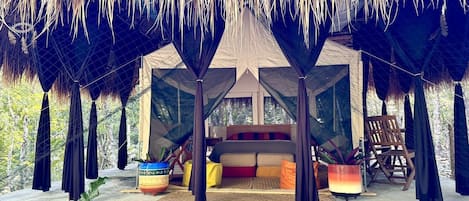 1 bedroom, bed sheets