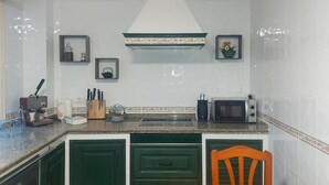 茶具/咖啡用具、微波炉、烤箱、炉灶