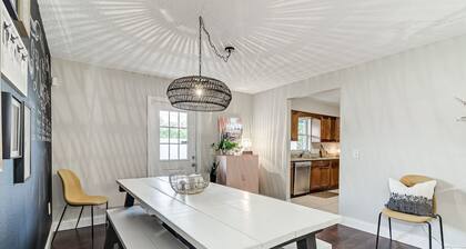 The Black Swan | 3BR House Near Downtown Lakeland