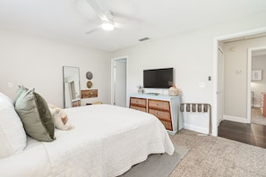 3 habitaciones, tabla de planchar con plancha, wifi y ropa de cama