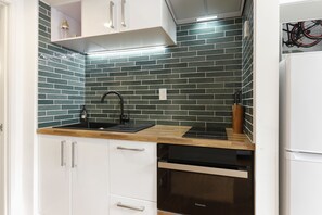 Private kitchen - Contemporary and fun styled studio loft (Auckland)