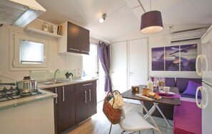 Fridge, stovetop