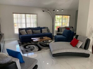 Family House, 3 Bedrooms, Kitchen, Resort View | Living area