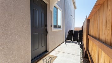 Pintu masuk hartanah