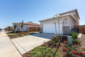 Front of property - Private Rancho Cordova Retreat (Rancho Cordova)