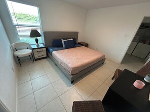 2 bedrooms, desk, iron/ironing board, free WiFi - Cheerful 2 bedroom house with Community Lazy River (McKinney)