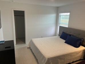 2 habitaciones, escritorio, tabla de planchar con plancha y wifi gratis 