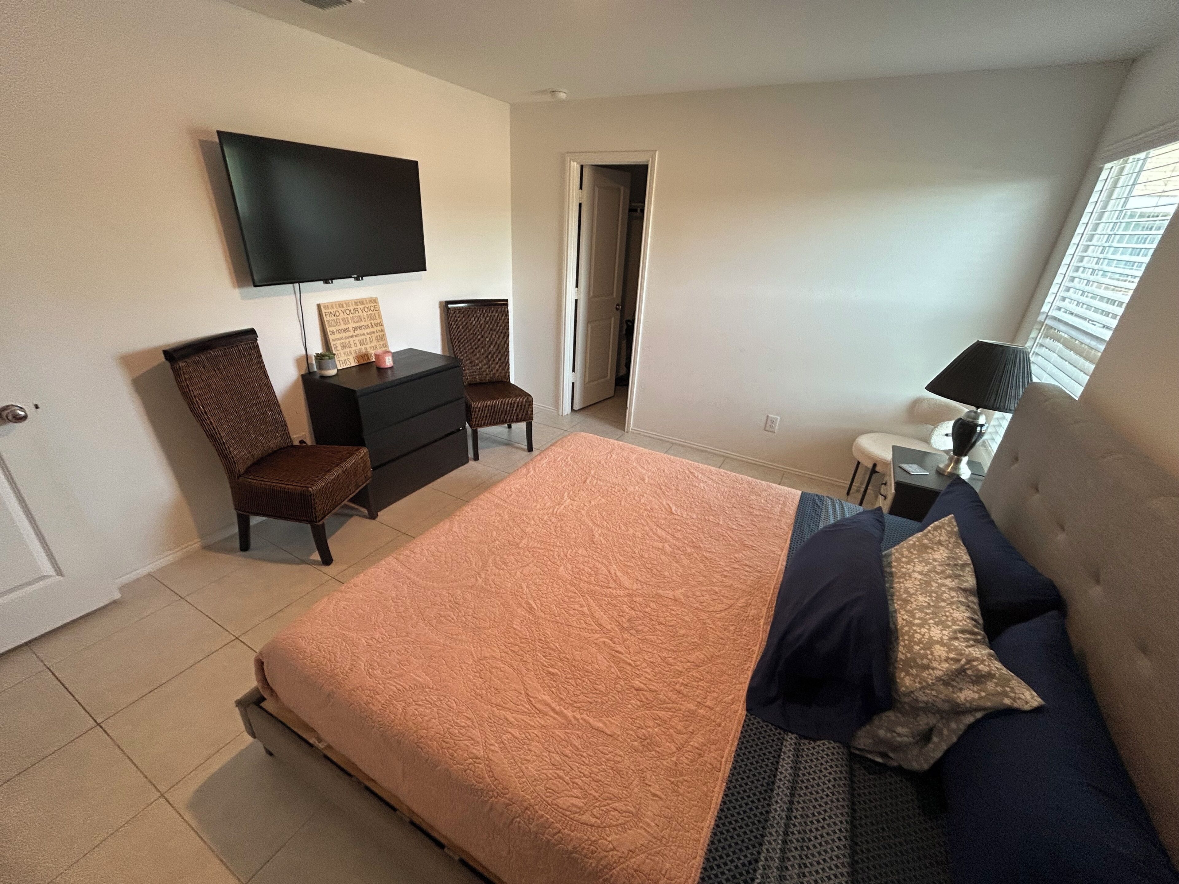 2 bedrooms, desk, iron/ironing board, free WiFi
