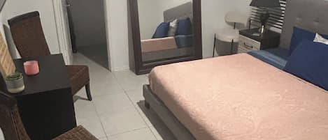 2 Schlafzimmer, Schreibtisch, Bügeleisen/Bügelbrett, kostenloses WLAN