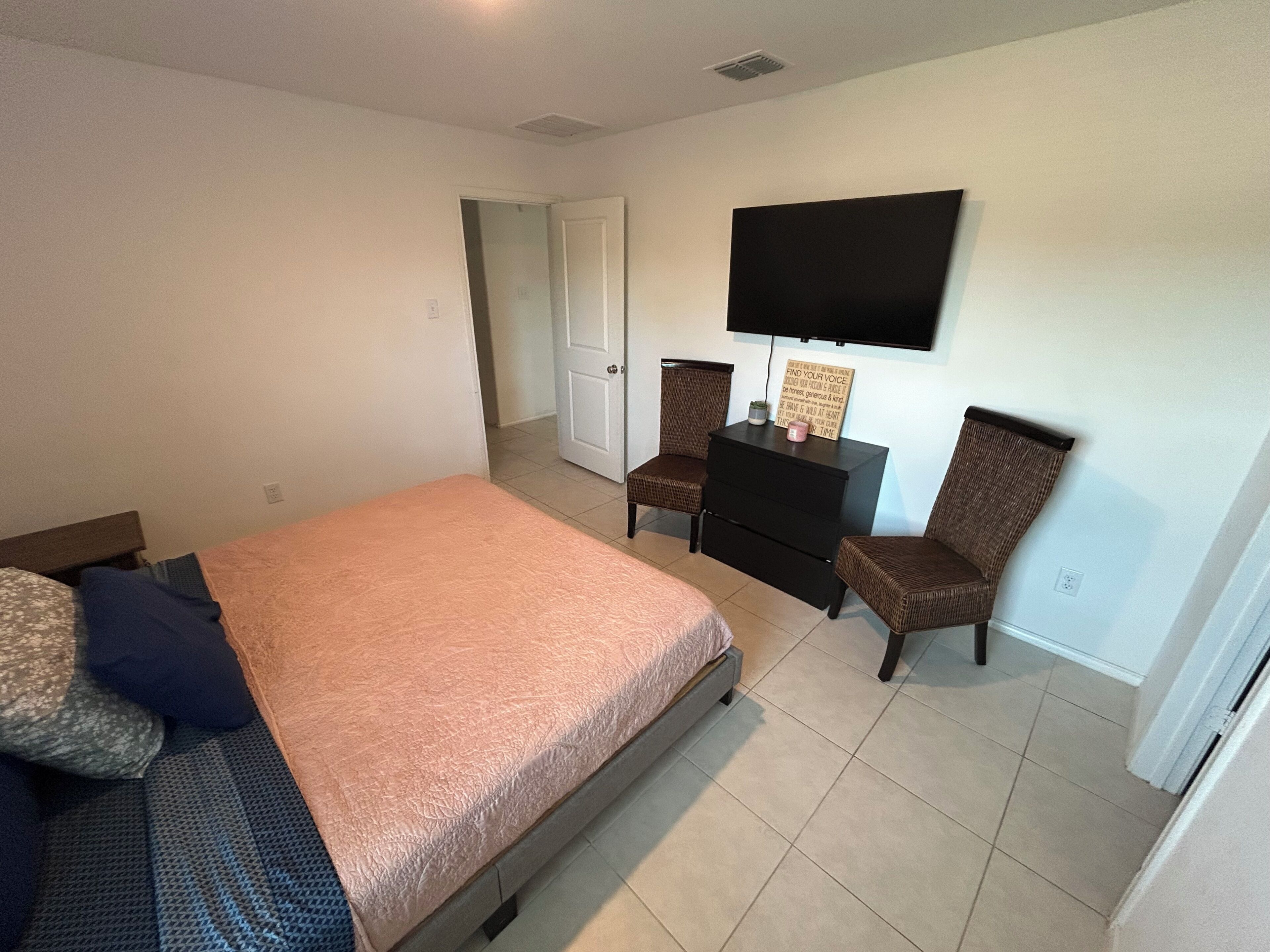 2 bedrooms, desk, iron/ironing board, free WiFi