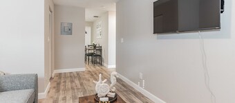 2 Bedroom 2 Bath Walking distance to Beach and Restaurants