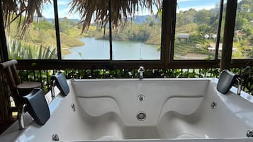 Bain à remous intérieur
