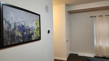 40-inch Smart TV with digital channels, TV, Netflix