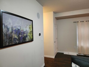 40-inch Smart TV with digital channels, TV, Netflix