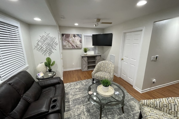 Smart TV, music library, video library, stereo