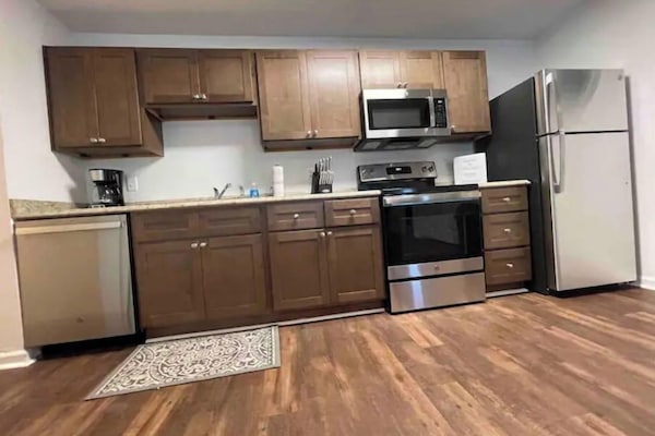 Kylskåp, mikrovågsugn, ugn och spishäll