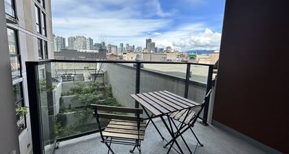 Welcome to Your Stylish Retreat in Vibrant Chinatown!