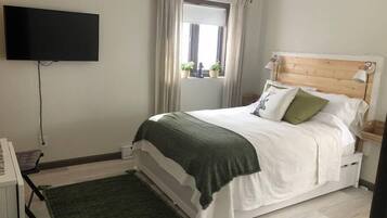 1 bedroom, memory-foam beds, WiFi, bed sheets