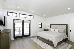 4 bedrooms, iron/ironing board - The Beach is at the end of your block! (Oceano)