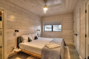 3 bedrooms, WiFi, bed sheets - Parmachenee A-Frame #10 | Ski-in/out at Saddleback (Sandy River Plantation)