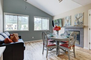 Dining - Summit Place 4B | Great Value for a Family of 4 (Canmore)