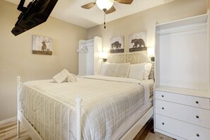 Iron/ironing board, WiFi, bed sheets - Summit Place 4B | Great Value for a Family of 4 (Canmore)