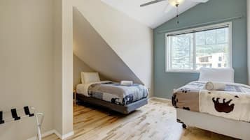 Een strijkplank/strijkijzer, wifi, beddengoed