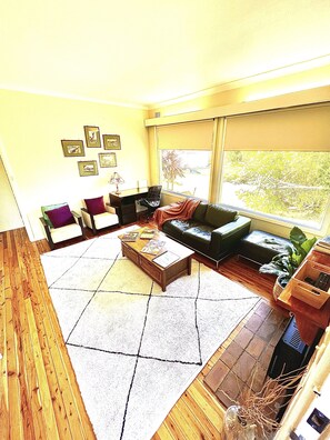 Smart TV, books - Great location! 5mins to “3 Sisters” & “Grand Cliff Top Walk” (Katoomba)