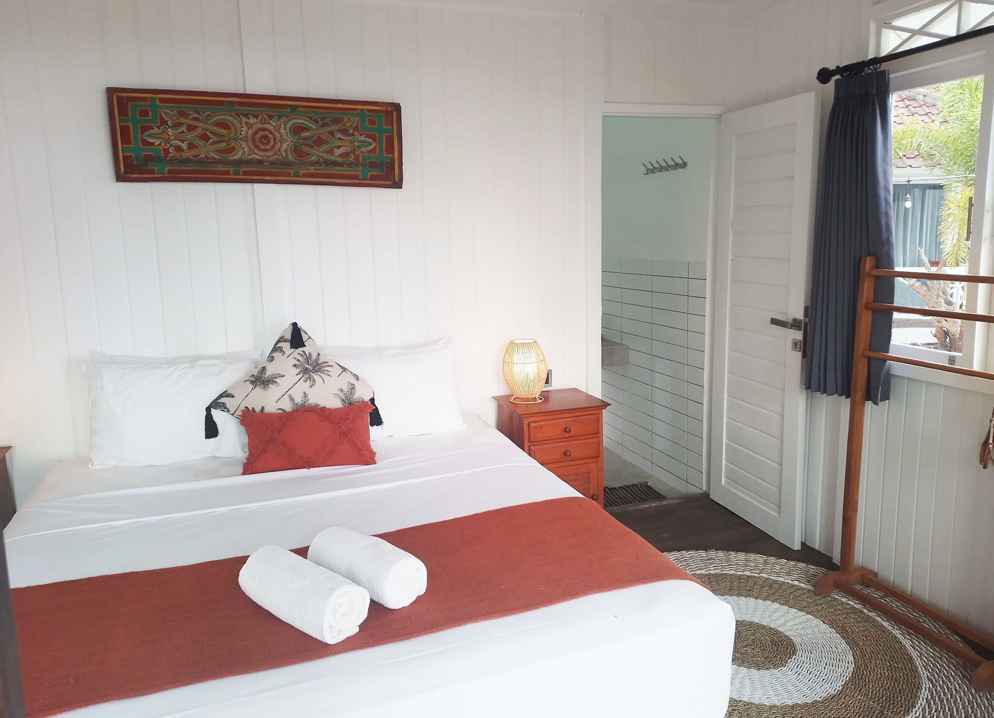 Literie de qualité, lit avec matelas à plateau-coussin