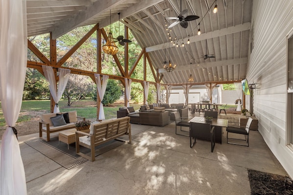Outdoor dining