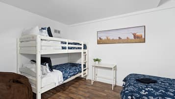 5 bedrooms, free WiFi, bed sheets, wheelchair access