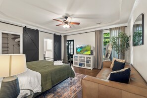 5 bedrooms, free WiFi, bed sheets, wheelchair access