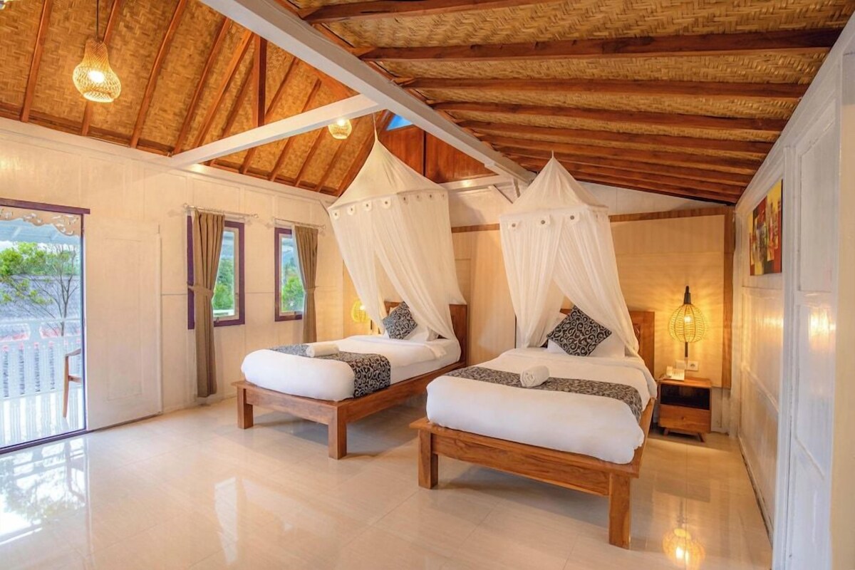 Escritorio, wifi gratis, ropa de cama