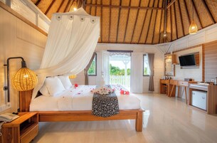Escritorio, wifi gratis y ropa de cama 