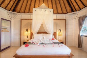 Escritorio, wifi gratis y ropa de cama 