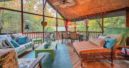 Quirky cabin retreat on 4 acres w spa, arcade rm, art&book loft -- near Hershey