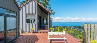 The Nest - Relax & Unwind with Breathtaking Views over Lake Taupo