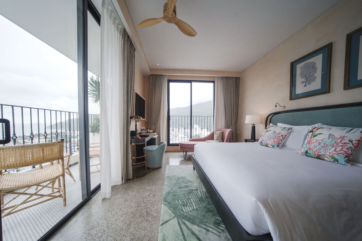 2 bedrooms, premium bedding, pillowtop beds, minibar
