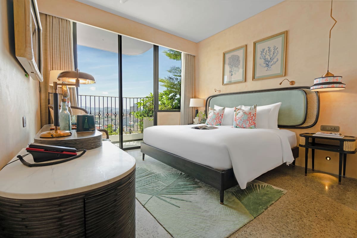 Ropa de cama de alta calidad, colchones con pillow-top y minibar