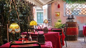 Outdoor dining - Locanda Ca' Messner (Venice)