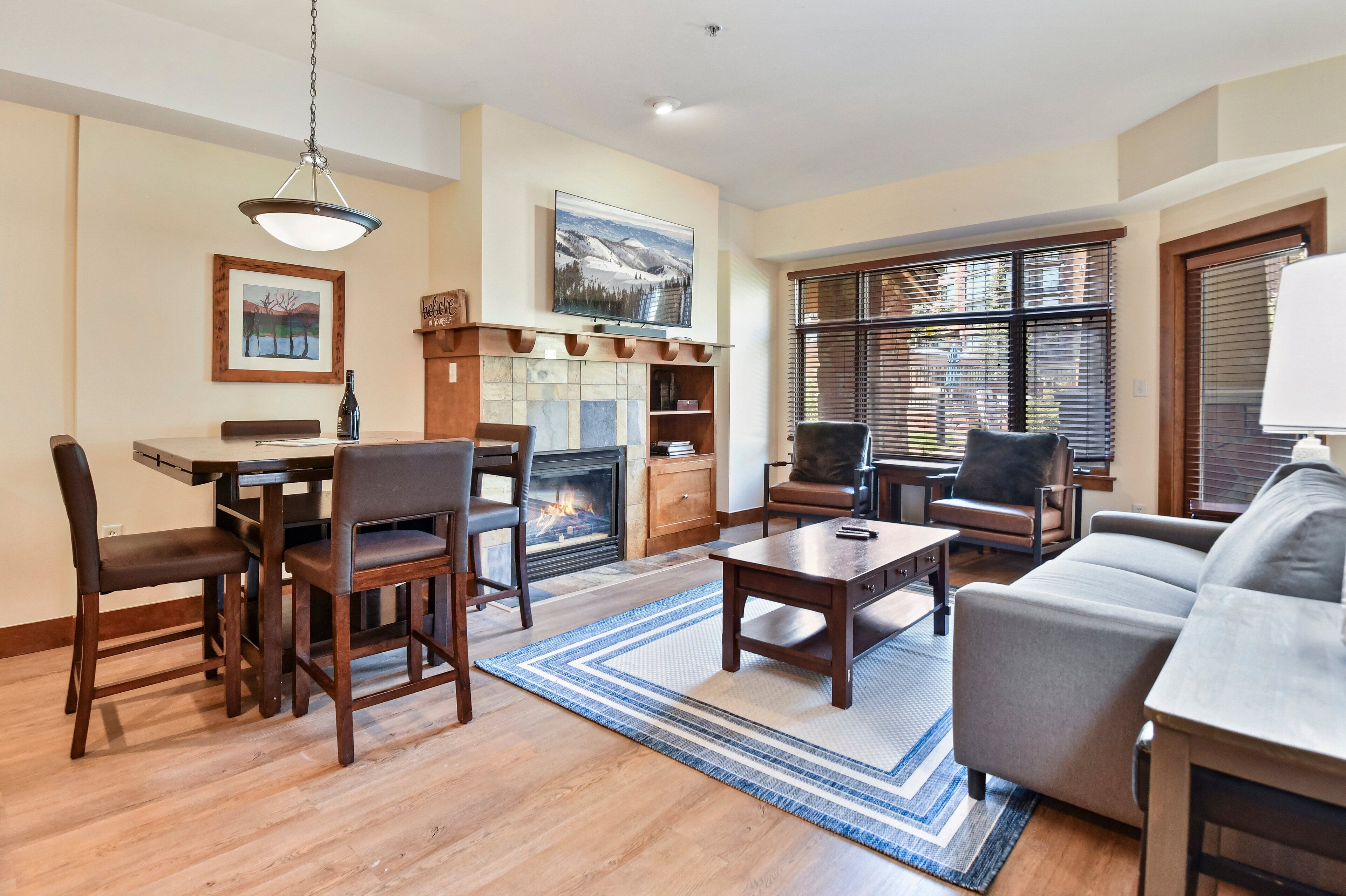Unequalled Ski in Out Location Next to Gondola, Sundial 3BR, Pool, Hot tubs, C006-005A