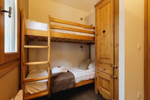 2 bedrooms, bed sheets - Vallorcine Buet 32 ski in / ski out, Vallorcine (Argentiere), France (Vallorcine (Argentiere))