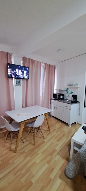 Chambre Familiale, 1 grand lit (Habitacion No. 4) | Décoration personnalisée, ameublement personnalisé, bureau