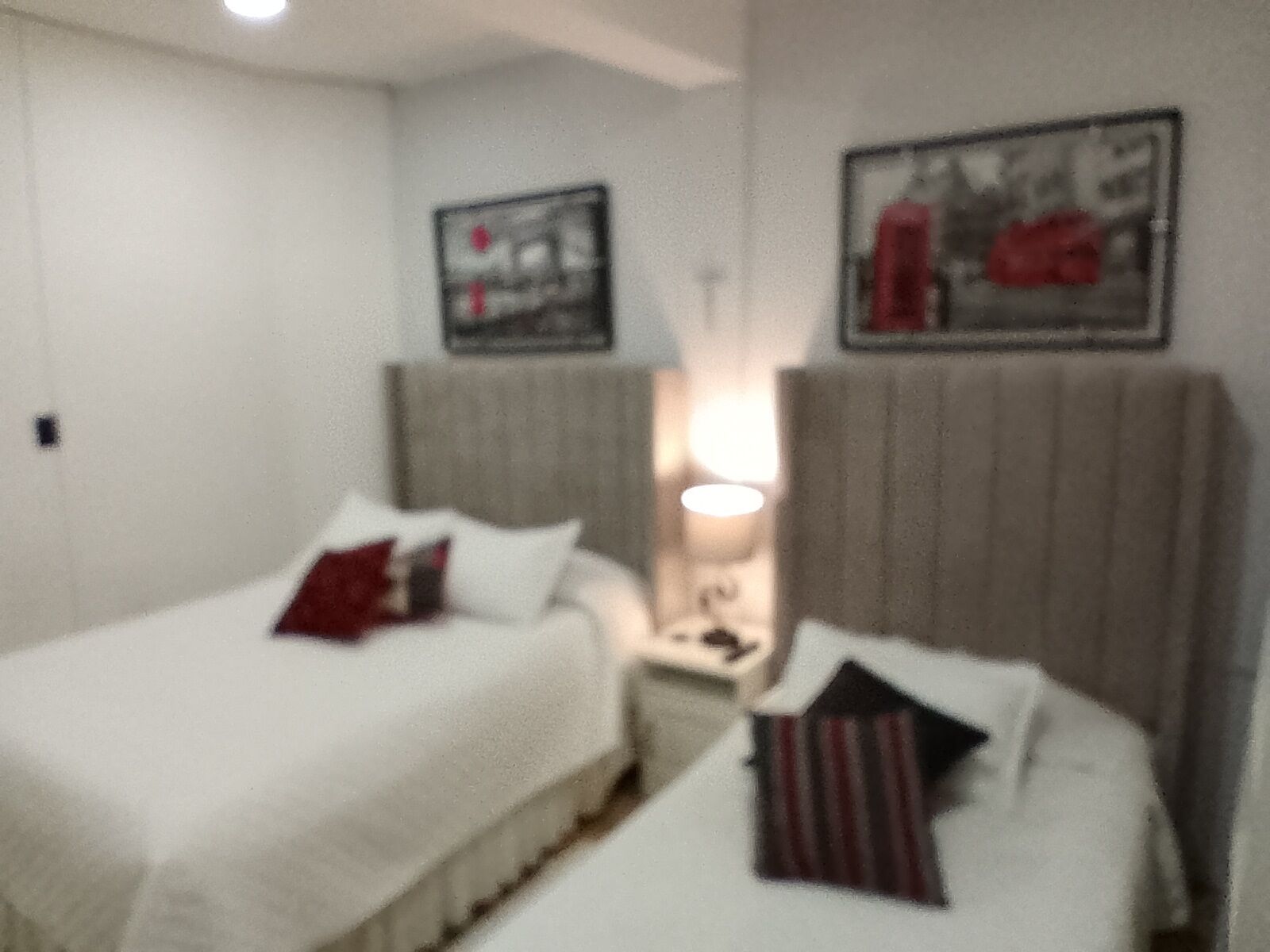 Habitación Premier | Edredón, decoración personalizada, muebles diferentes y wifi gratis 