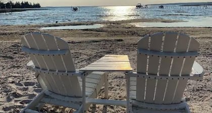 Lakewater Estate (lakefront/private beach)