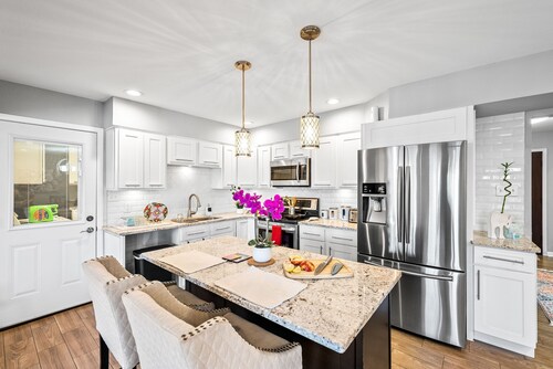 Family Central Oasis w/Pool Heating, BMT Grads, Game Room, Putt Putt, Media Room