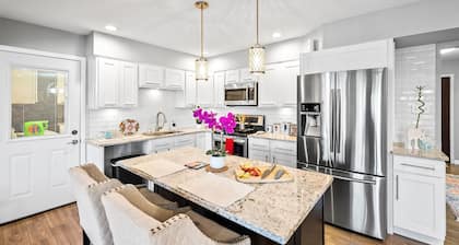 Family Central Oasis w/Pool Heating, BMT Grads, Game Room, Putt Putt, Media Room