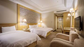 Quarto triplo superior, banheira | Edredons de pluma, cofres nos quartos, quartos à prova de som