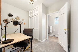 A small, well-lit room with a desk, chair, and a closet with white doors. - ★ HostWise Stays ★ 4 Blocks From UPMC Children's (Pittsburgh)