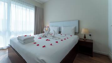 Iron/ironing board, free WiFi, bed sheets